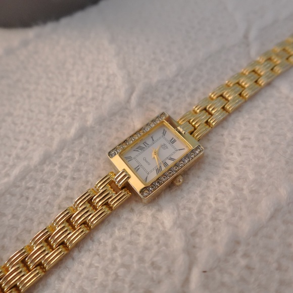 Vintage White Diamonds Elizabeth Taylor Timepiece - Picture 5 of 8